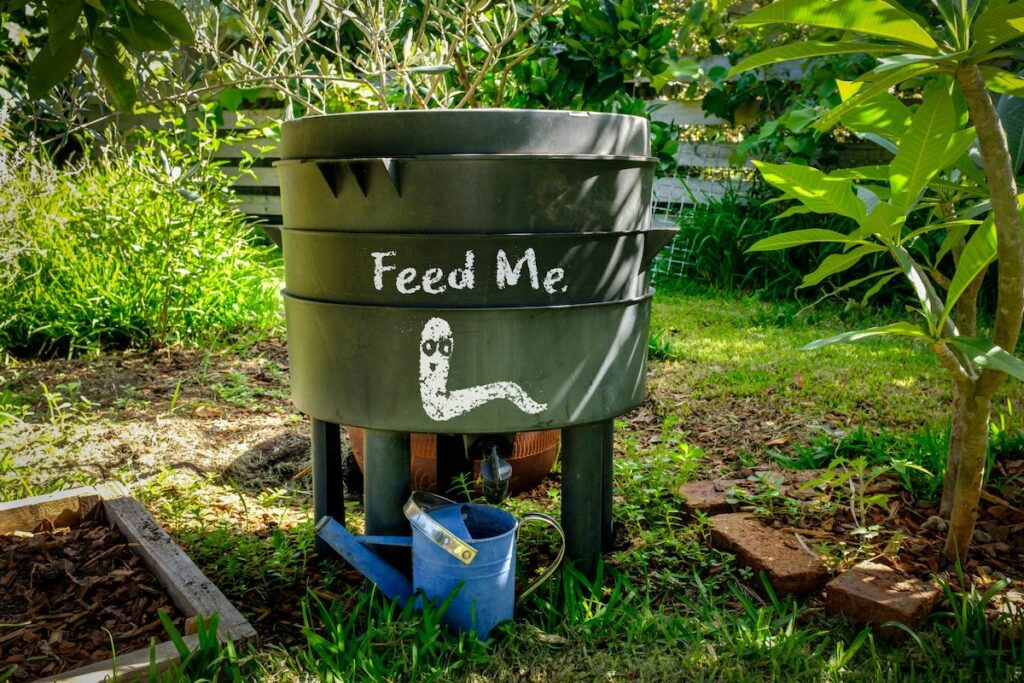 Composting bin